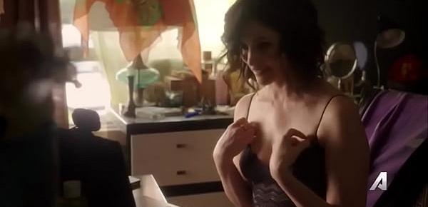  Joanna Going Showing Tits on Webcam in Kingdom - S03E08